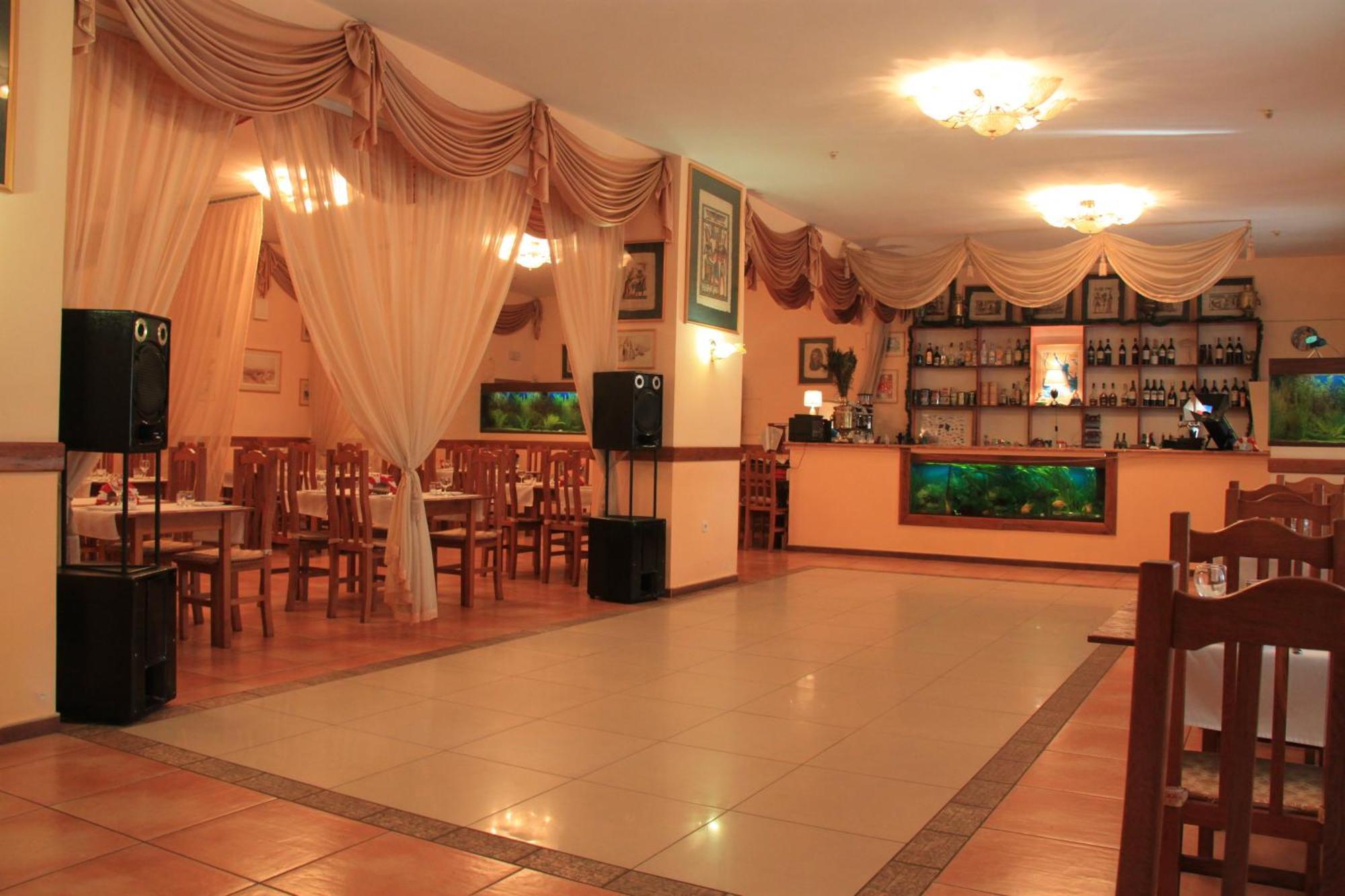 Alexandria Hotel Pryluky Ngoại thất bức ảnh