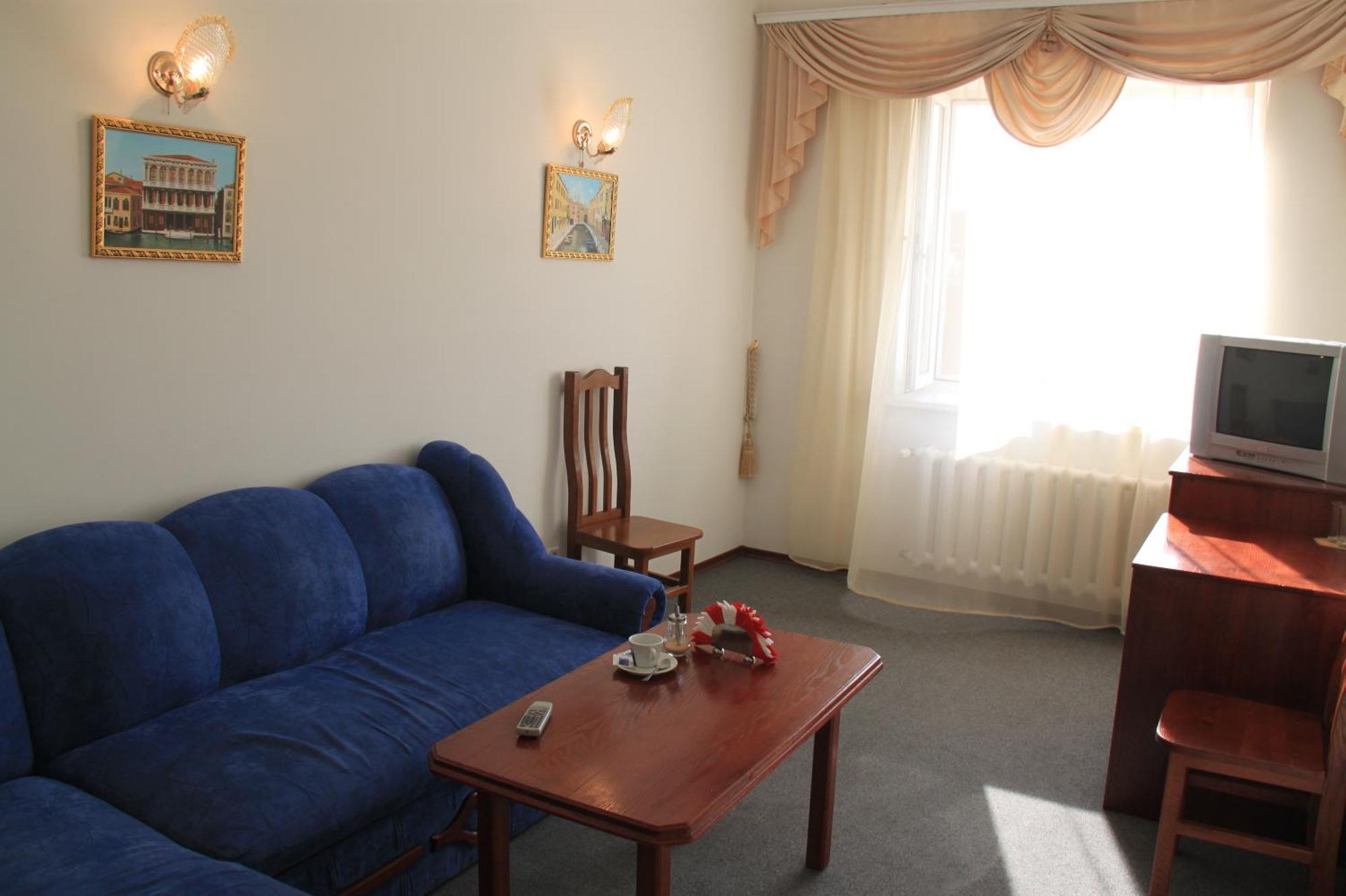 Alexandria Hotel Pryluky Ngoại thất bức ảnh